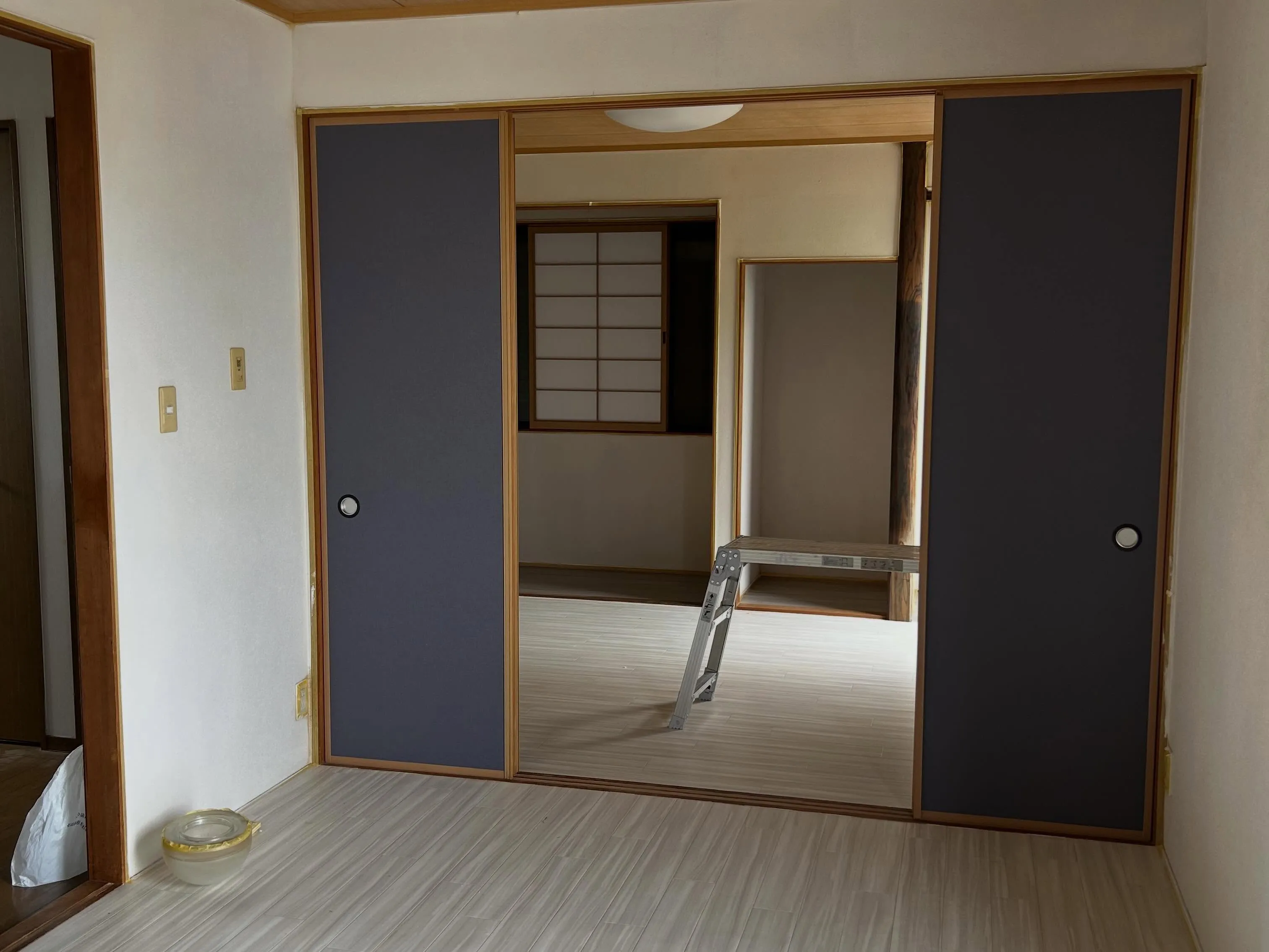 今回は　3階建ての戸建を施工して来ました。